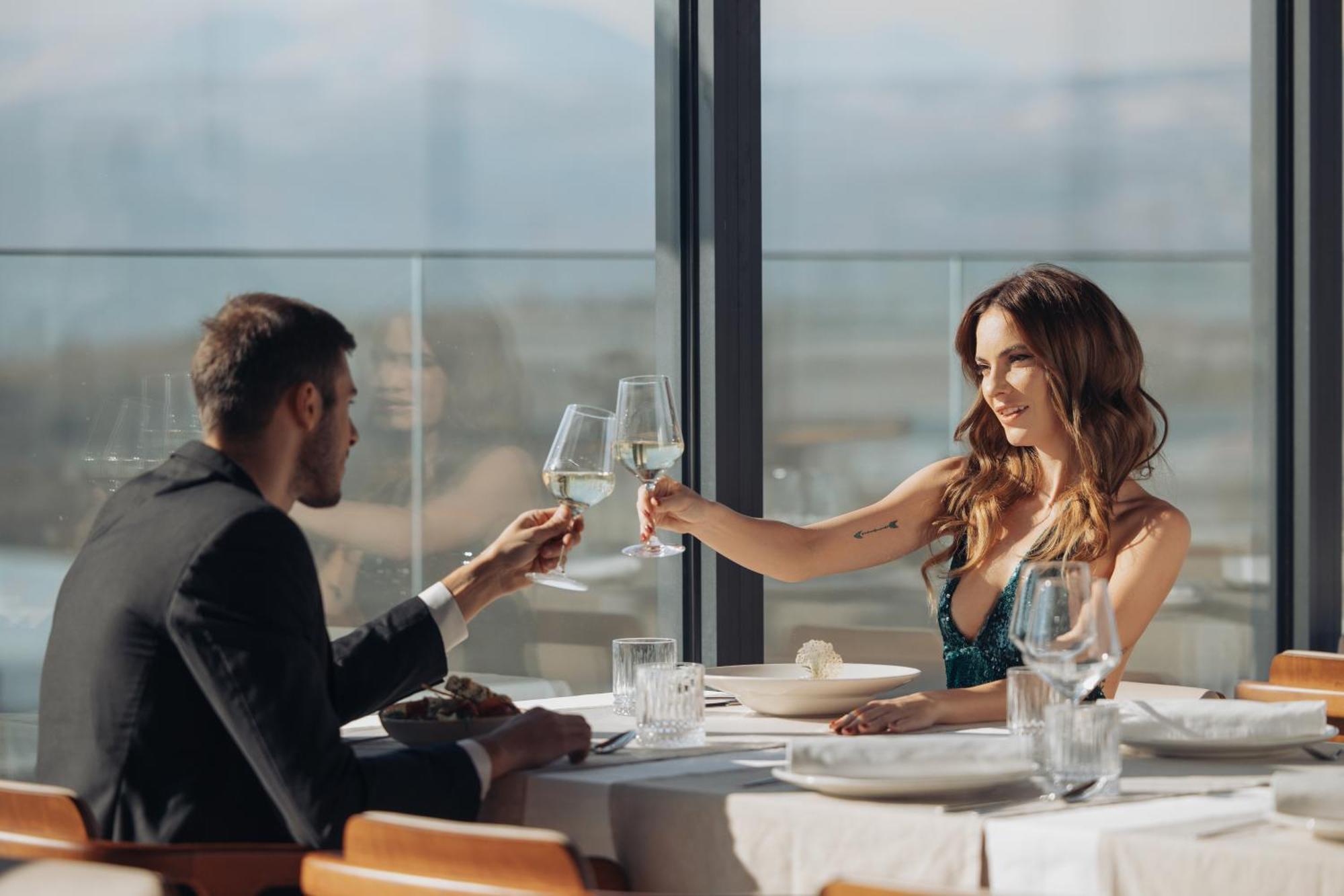Actor Hotel Suto Orizari Ngoại thất bức ảnh