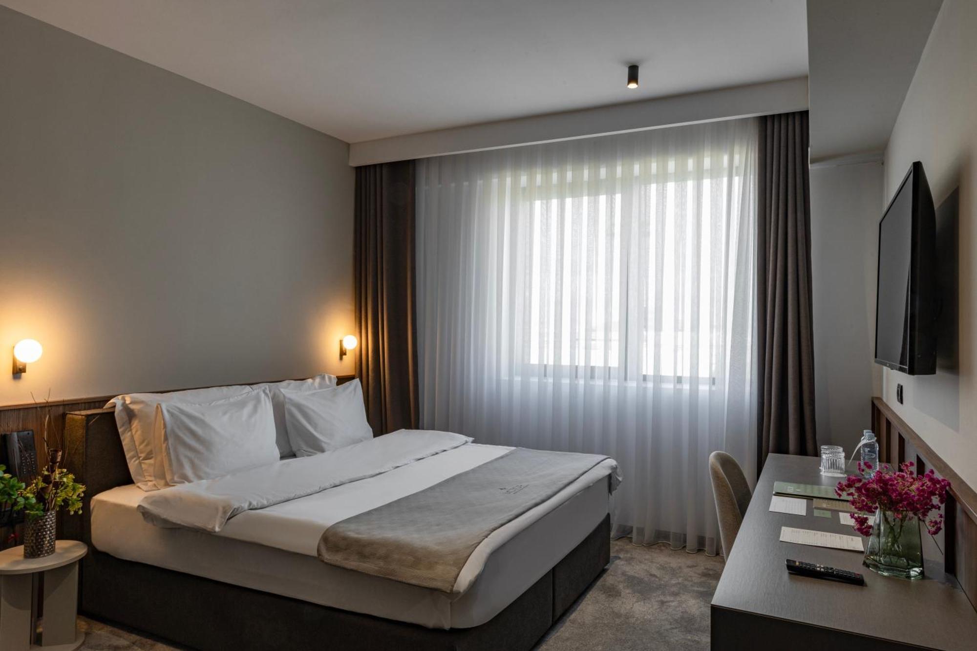 Actor Hotel Suto Orizari Ngoại thất bức ảnh
