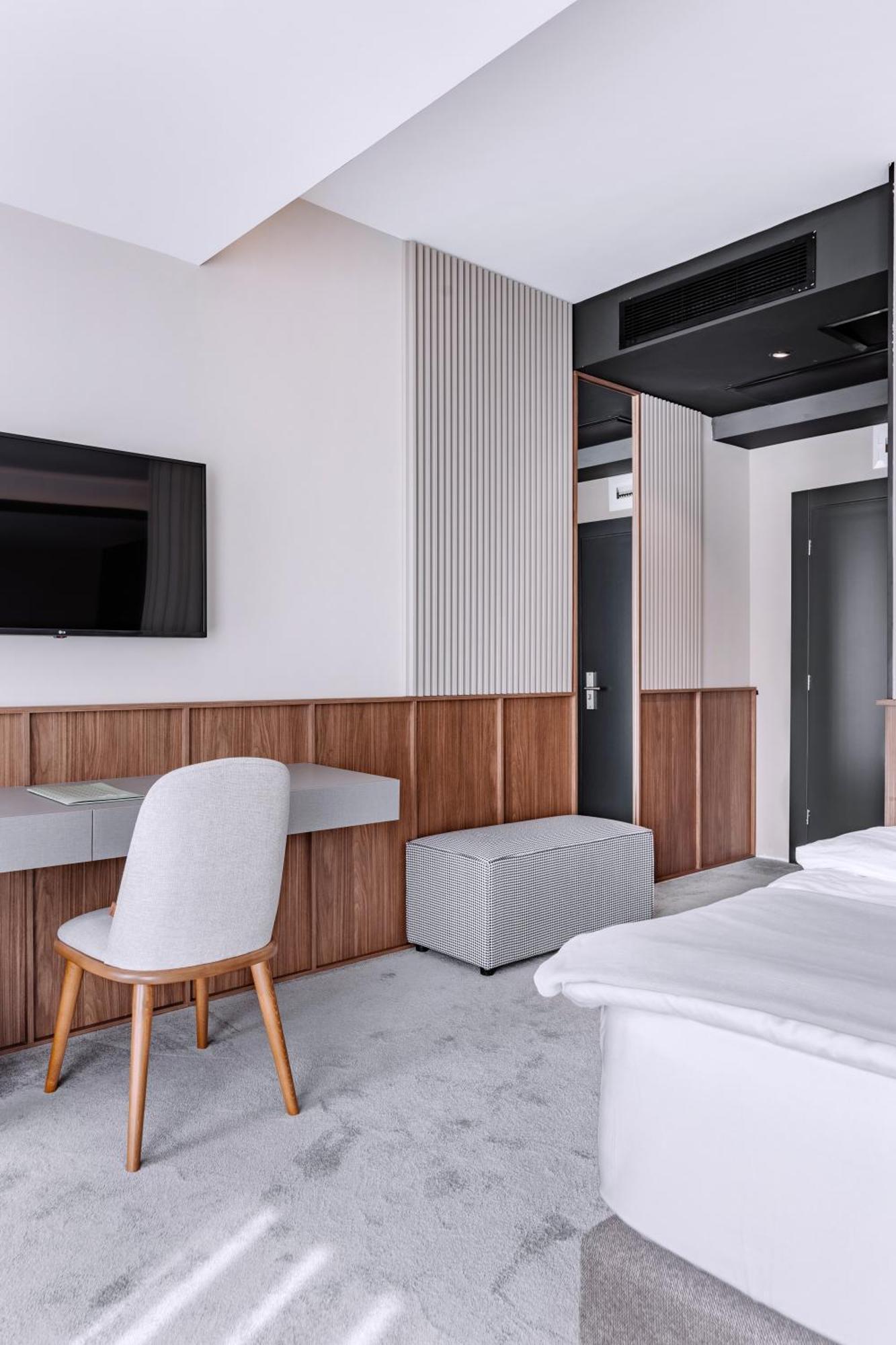 Actor Hotel Suto Orizari Ngoại thất bức ảnh