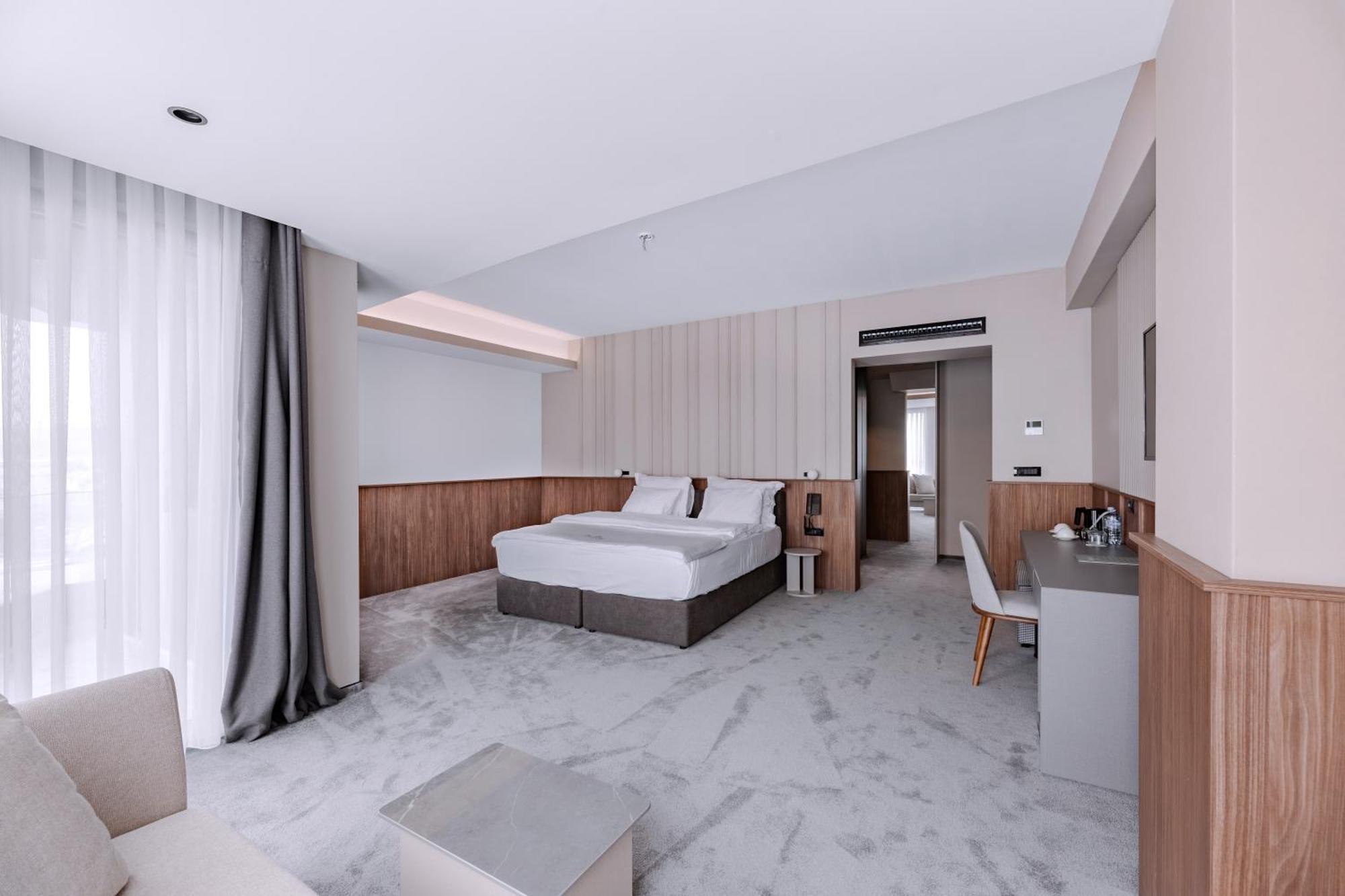 Actor Hotel Suto Orizari Ngoại thất bức ảnh