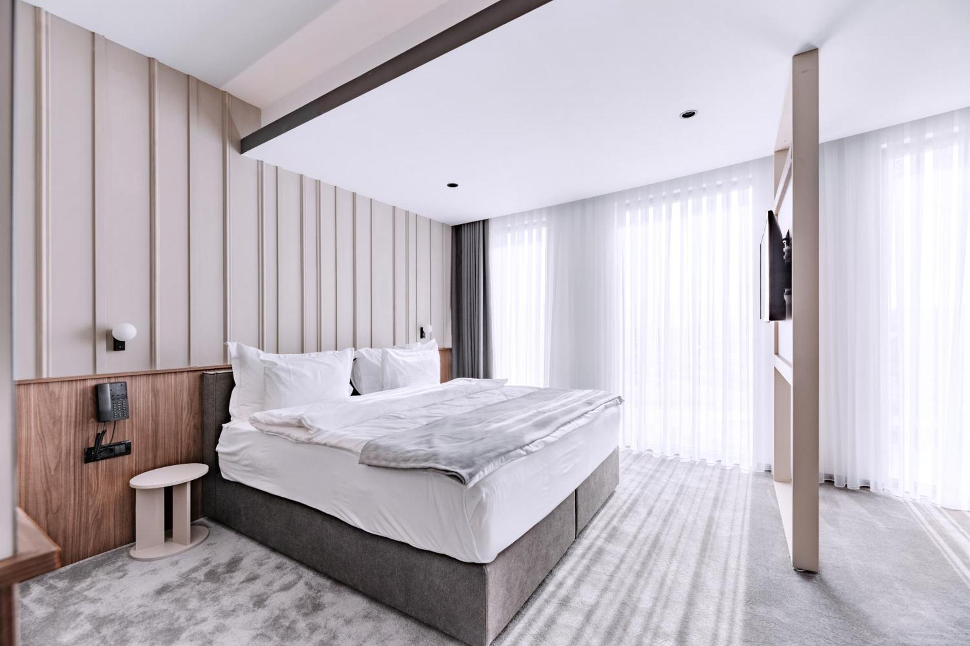 Actor Hotel Suto Orizari Ngoại thất bức ảnh