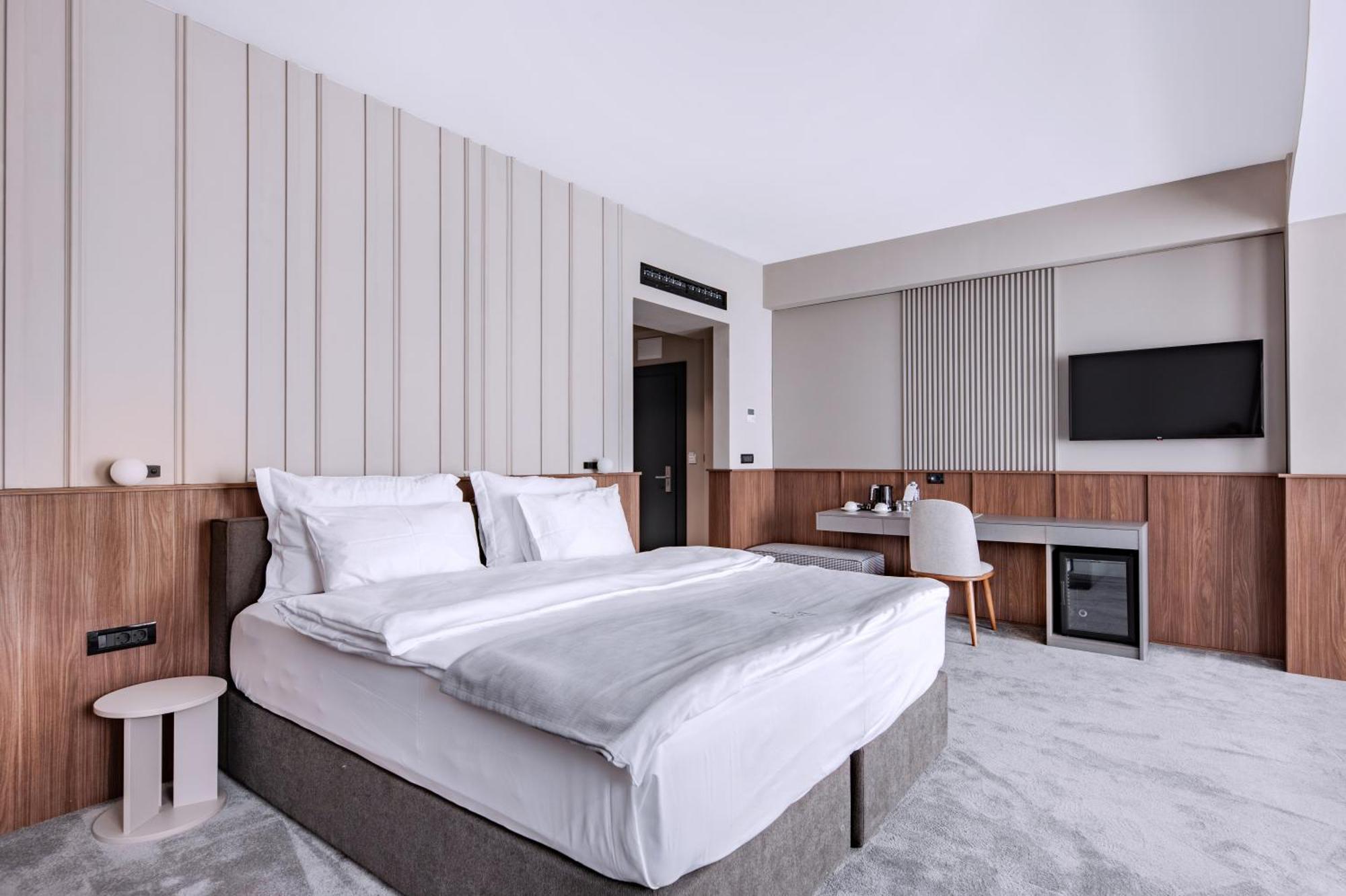 Actor Hotel Suto Orizari Ngoại thất bức ảnh